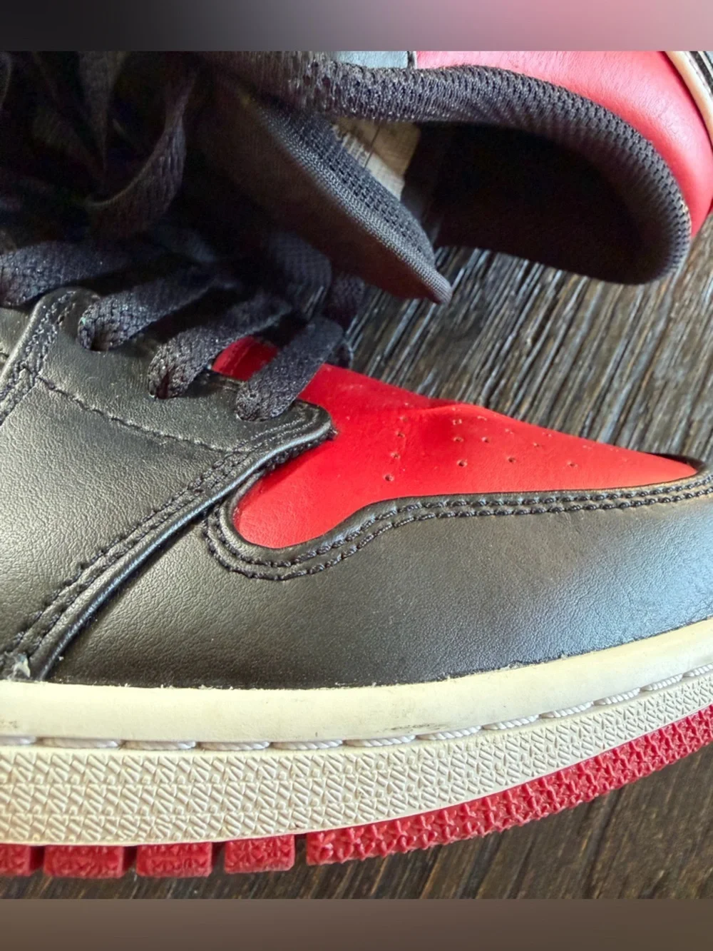 Nike Jordan 1 Low Bred Toe Size 11 Gym Red White Black Chicago